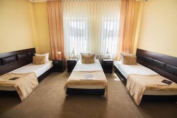 Фото номера Стандартный трехместный номер Отель Park Hotel Tryszczyn г. Tryszczyn 4